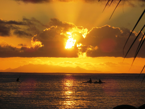 coucher de soleil sur huahine polynésie